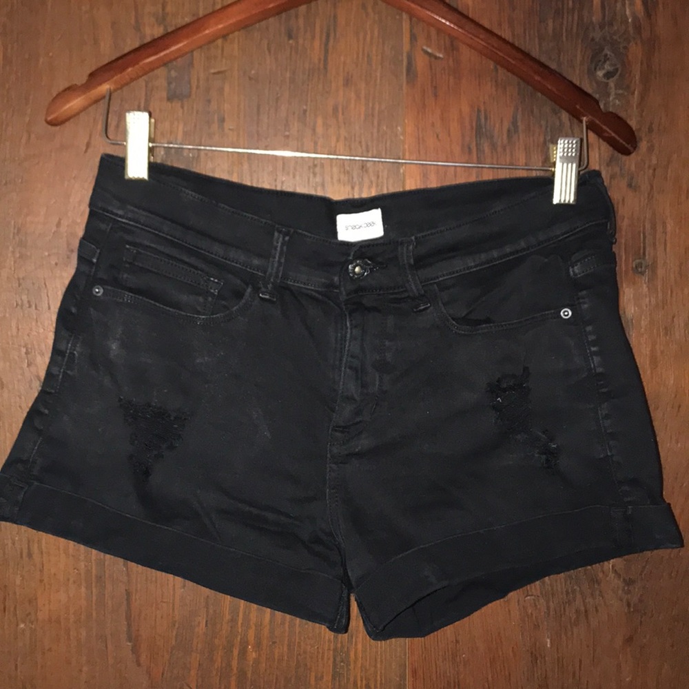 Black distressed jean shorts size medium